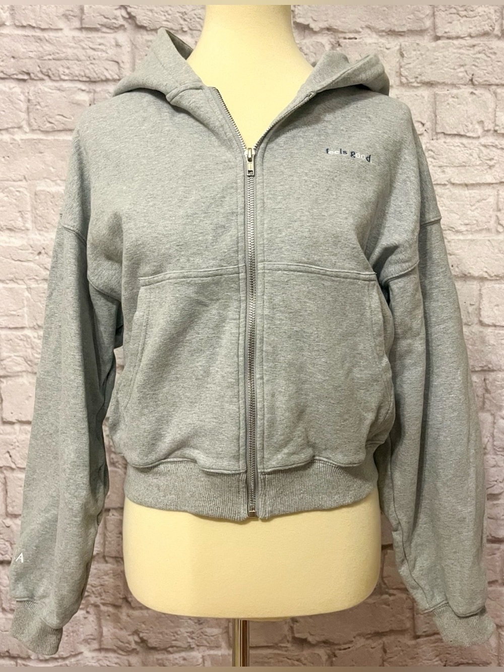 P’Tula Cropped Hoodie